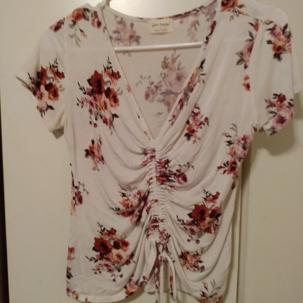 face kisses floral top